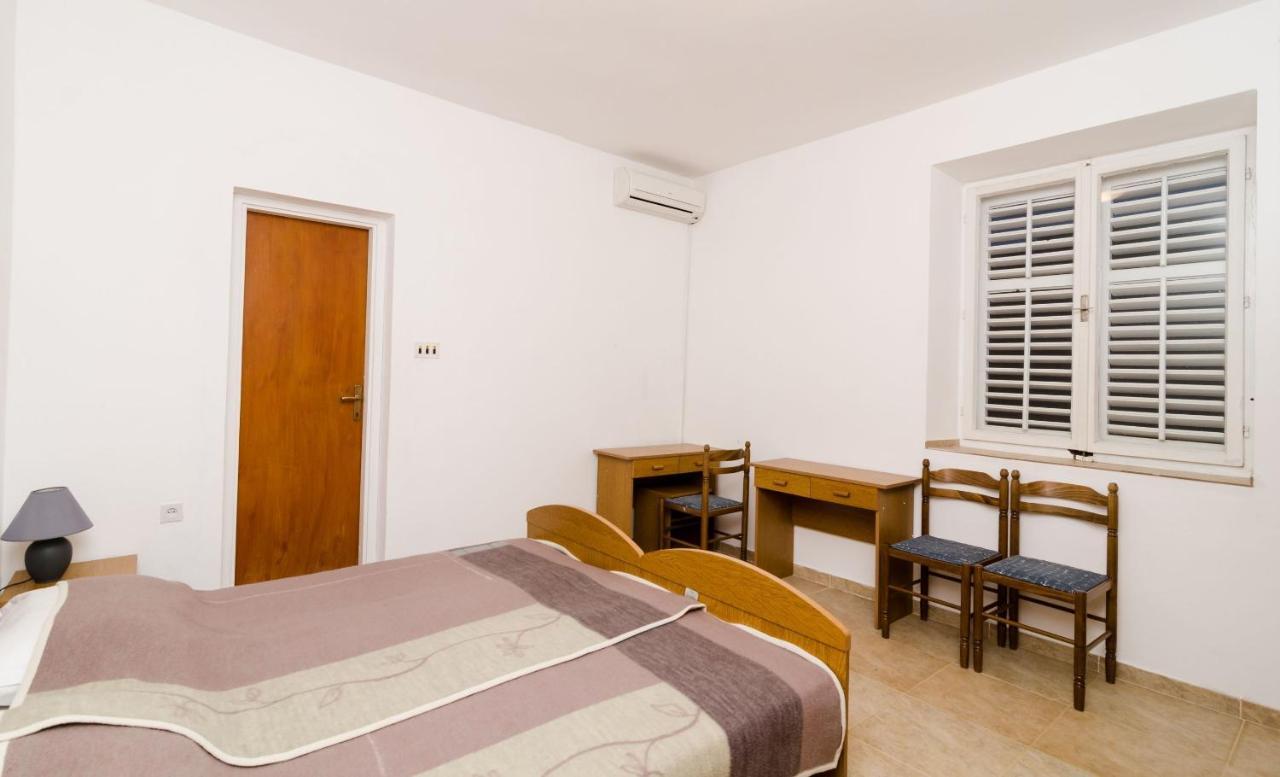 Guest House Kiko Pomena Ruang foto